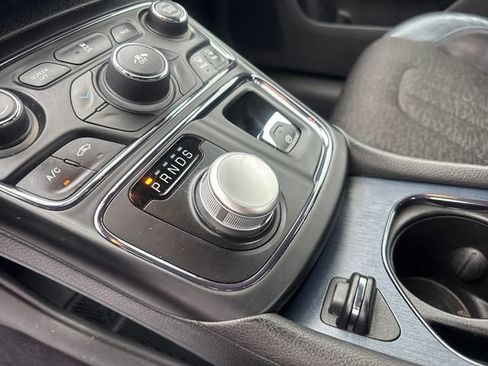 Used 2015 Chrysler 200 S FWD image 24