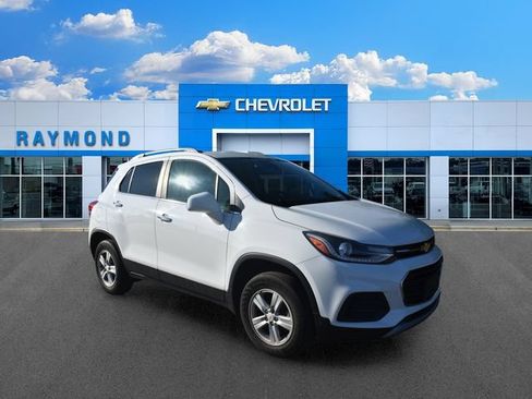 Used 2019 Chevrolet Trax LT w/ LT Convenience Package AWD/4WD image 10