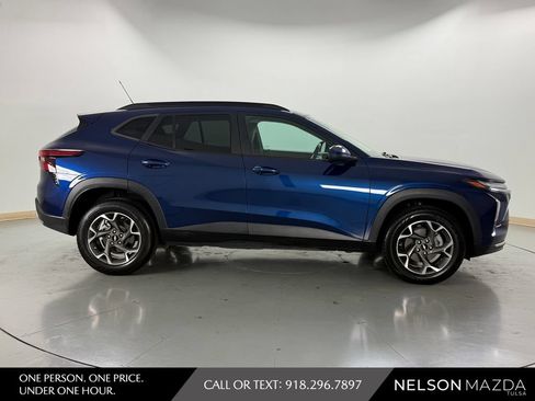 Used 2024 Chevrolet Trax LT w/ LT Convenience Package FWD image 5