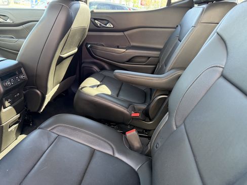 Used 2020 GMC Acadia SLT w/ Premium Package image 16