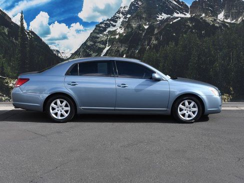 Used 2005 Toyota Avalon XL image 2