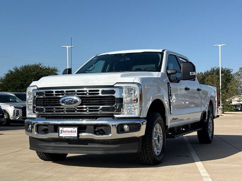 Used 2025 Ford F250 XLT w/ FX4 Off-Road Package AWD/4WD image 3
