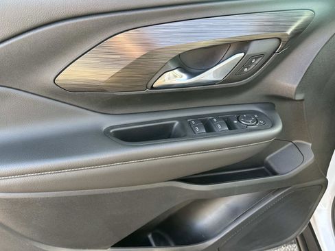 Used 2023 GMC Terrain SLE w/ Driver Convenience Package image 16