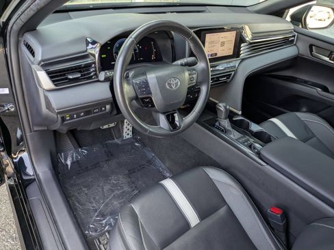 Used 2025 Toyota Camry SE w/ Convenience Package FWD image 12