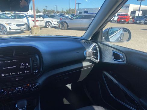 Used 2025 Kia Soul LX w/ LX Technology Package image 35