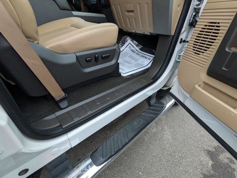 Used 2014 Ford F250 Lariat w/ Snow Plow Prep Package image 21