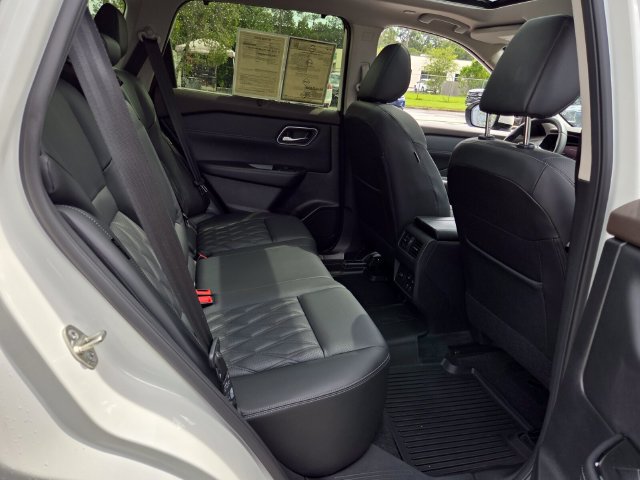 Used 2023 Nissan Rogue Platinum w/ Platinum Premium Package FWD image 22