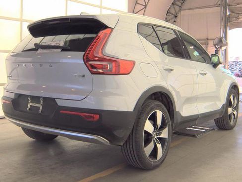 Used 2020 Volvo XC40 T5 Momentum image 3