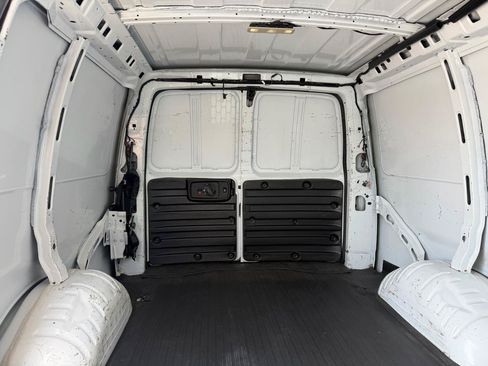 Used 2022 Chevrolet Express 2500 w/ Driver Convenience Package RWD image 18
