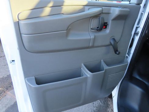 Used 2013 Chevrolet Express 2500 image 4