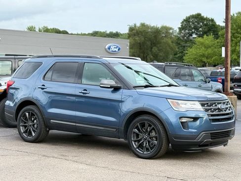 Used 2019 Ford Explorer XLT w/ Equipment Group 202A AWD/4WD image 29