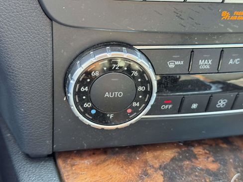 Used 2013 Mercedes-Benz C 300 4MATIC Sedan image 26