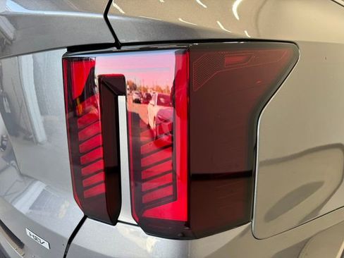 Used 2025 Kia Sorento SX Prestige image 32