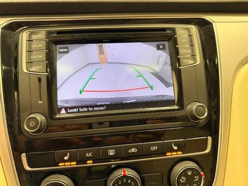 Used 2019 Volkswagen Passat 2.0T Wolfsburg w/ Wheels & Sunroof Package FWD image 23