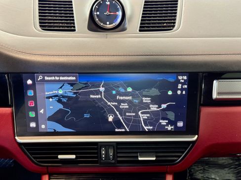 Used 2023 Porsche Cayenne Platinum Edition image 17