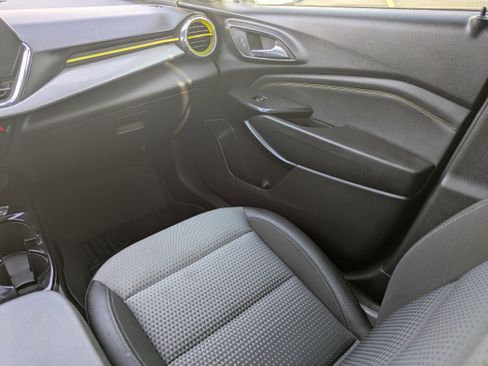 Used 2024 Chevrolet Trax LT w/ Driver Confidence Package image 18