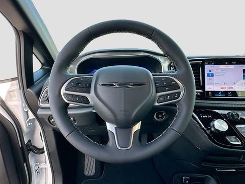 New 2025 Chrysler Pacifica Select w/ Fav Edition Package image 7