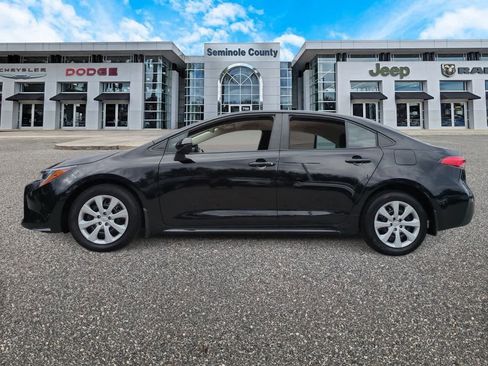 Used 2025 Toyota Corolla LE image 5