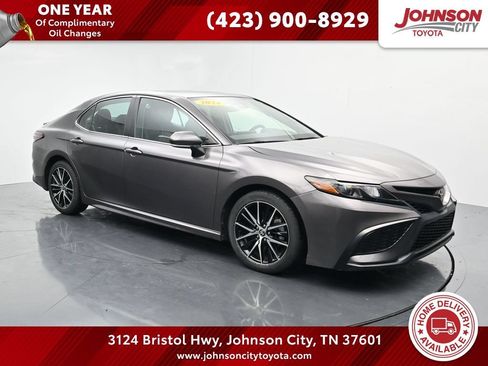 Used 2024 Toyota Camry SE FWD image 1