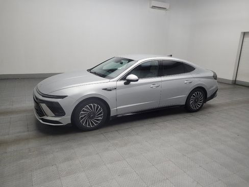 Used 2025 Hyundai Sonata SEL FWD image 2