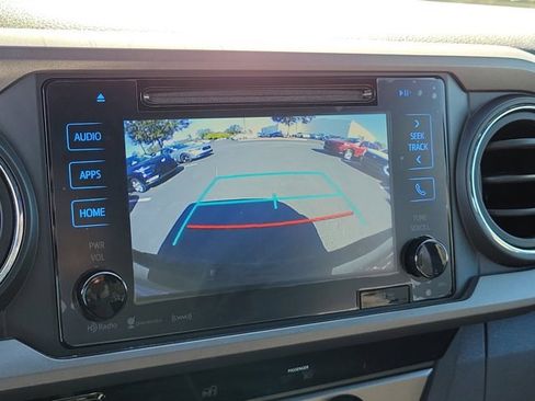 Used 2017 Toyota Tacoma TRD Sport image 26