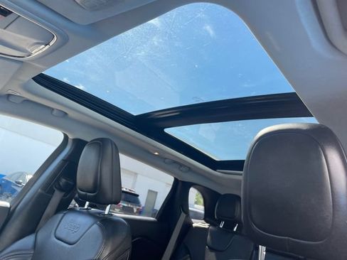 Used 2019 Jeep Cherokee Limited AWD/4WD image 16