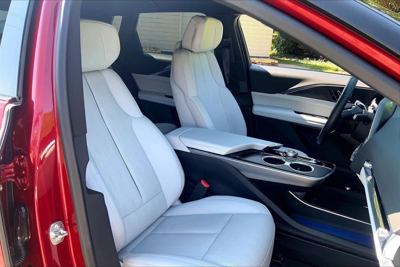 Certified 2024 Cadillac Lyriq Luxury AWD/4WD image 12