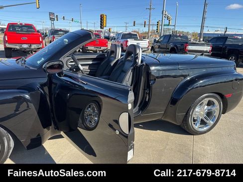 Used 2005 Chevrolet SSR w/ Preferred Equipment Group image 90