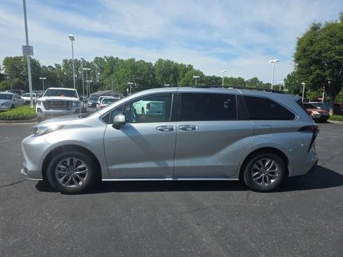 Used 2021 Toyota Sienna XLE FWD image 5