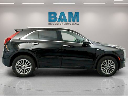 Used 2025 Cadillac XT4 Premium Luxury image 2