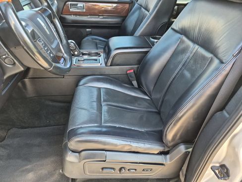 Used 2017 Lincoln Navigator Select AWD/4WD image 15
