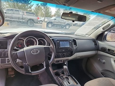 Used 2014 Toyota Tacoma Base image 19