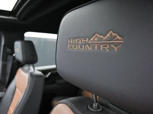 Used 2025 Chevrolet Silverado 1500 High Country AWD/4WD image 15
