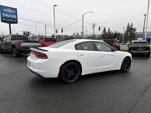 Used 2018 Dodge Charger SXT w/ Blacktop Package image 6
