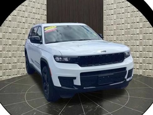 Certified 2023 Jeep Grand Cherokee L Altitude AWD/4WD image 1