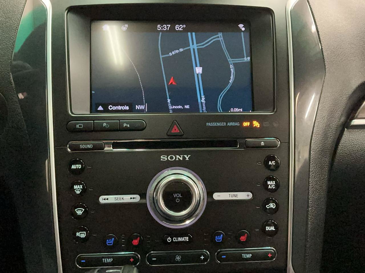Used 2017 Ford Explorer Limited w/ Equipment Group 303A AWD/4WD image 21
