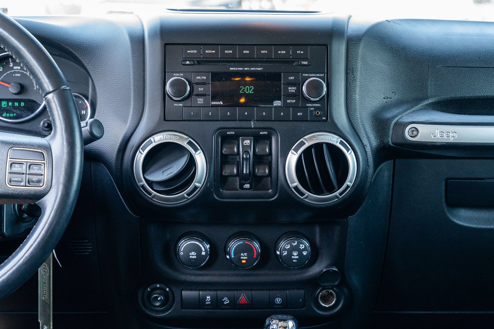 Used 2017 Jeep Wrangler Unlimited Sahara AWD/4WD image 28