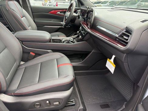New 2026 Chevrolet Traverse RS w/ LPO, Floor Liner Package AWD/4WD image 30