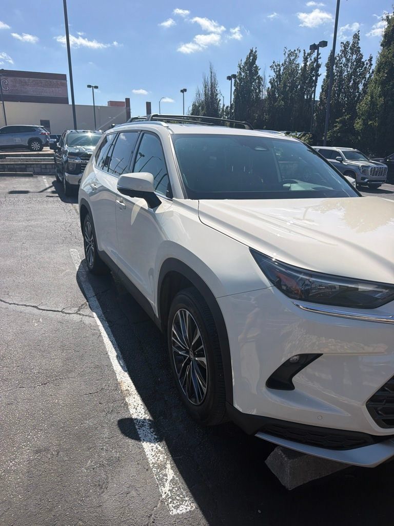 Used 2024 Toyota Grand Highlander AWD Hybrid image 6