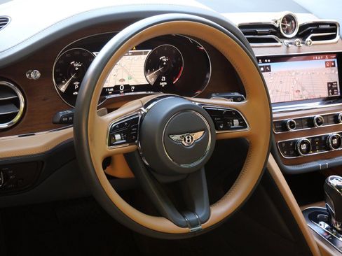 Used 2023 Bentley Bentayga Extended Wheelbase image 12