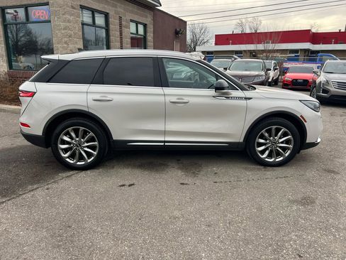 Used 2022 Lincoln Corsair AWD w/ Premium Package image 5
