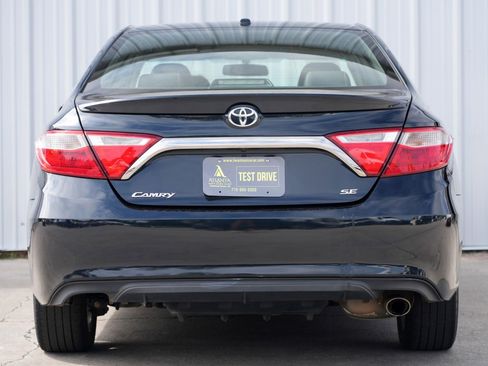 Used 2017 Toyota Camry SE image 10
