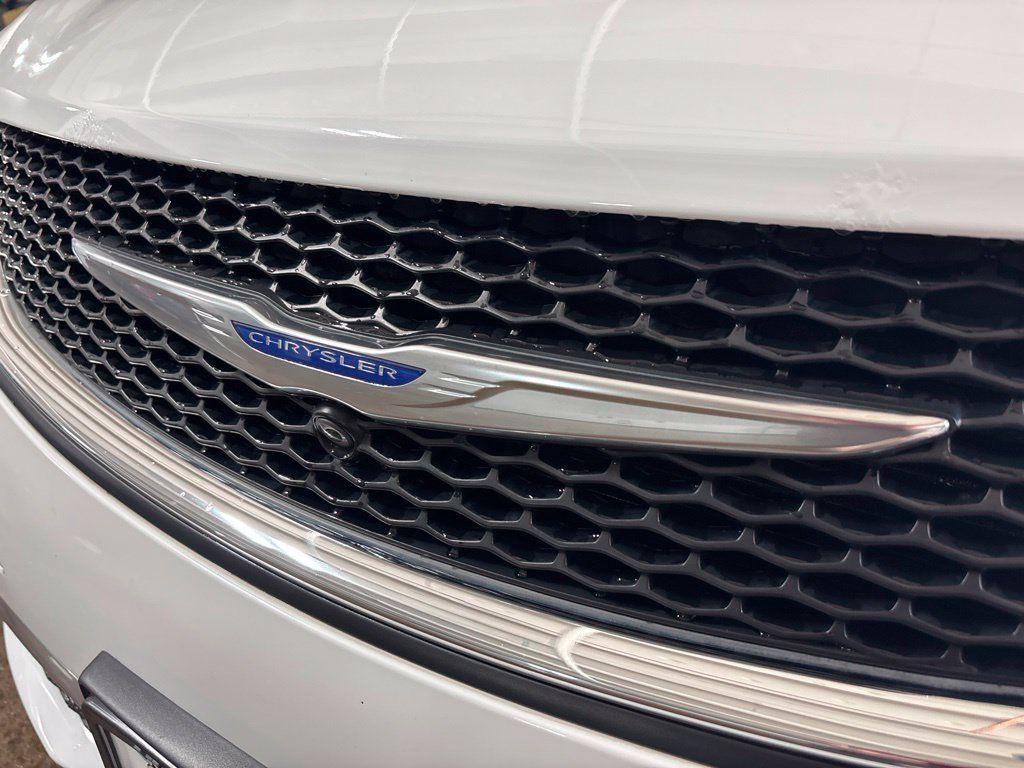Used 2019 Chrysler Pacifica Limited FWD image 9