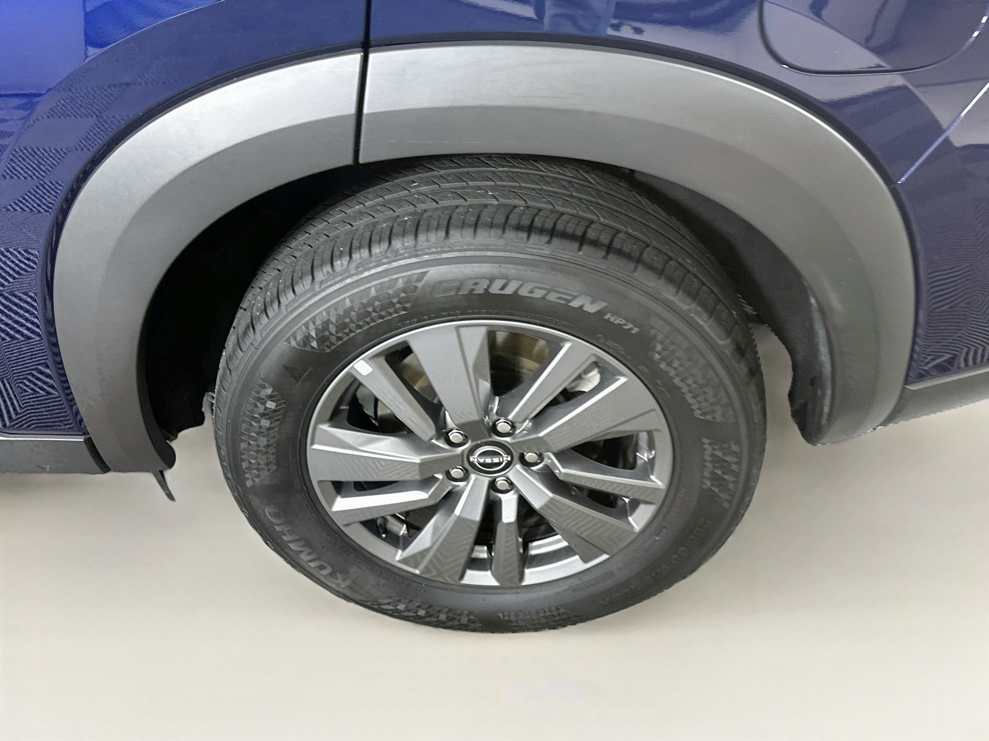Used 2025 Nissan Pathfinder SV FWD image 11