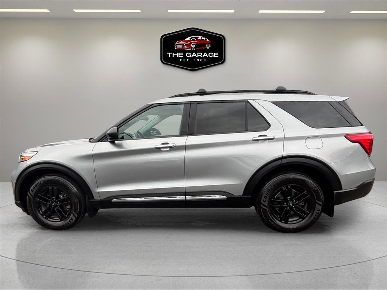 Used 2020 Ford Explorer XLT w/ Comfort Package AWD/4WD image 2