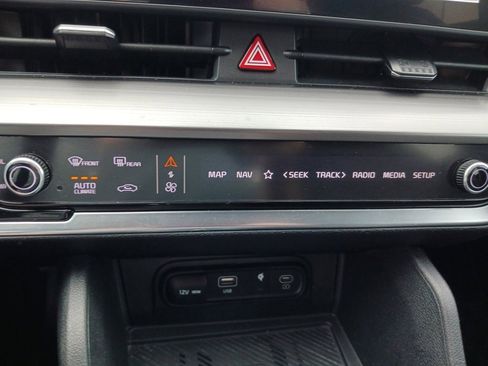 Used 2024 Kia Sportage EX image 19