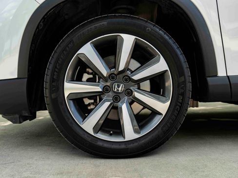 Used 2023 Honda Pilot Touring image 14