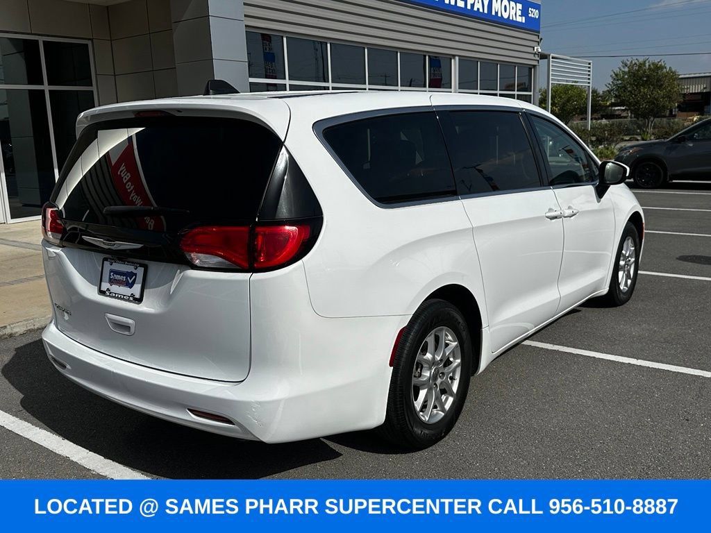Used 2023 Chrysler Voyager LX FWD image 11