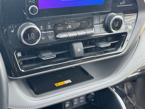 Used 2024 Toyota Highlander XLE image 33