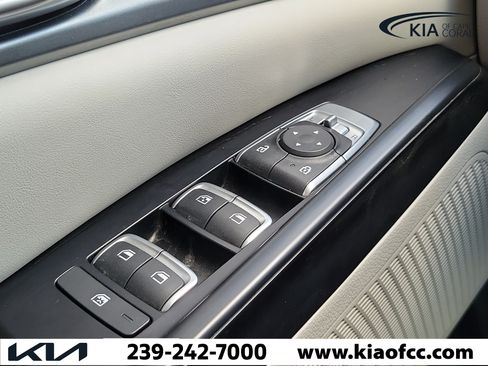 Used 2024 Kia Carnival LX FWD image 23